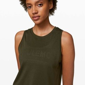 LULULEMON BREEZE BY MUSCLE CROP TANK *SQUAD